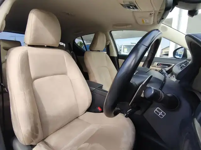 レクサス ＣＴ 200h バージョンC 熊本県 2018(平30)年 11.5万km ソニッククォーツ 純正ナビ/【フルセグTV/Bluetooth/CD/DVD】/バックカメラ/レーダークルーズコントロール/衝突軽減防止装置/コーナーセンサー/レーンキープアシスト/パドルシフト/オートLEDライト/オートハイビーム/ウィンカーミラー/純正16インチAW/前席パワーシート/前席シートヒーター/革巻きステアリング/ステアリングスイッチ/ドライブレコーダー/ETC2.0/純正ドアバイザー/純正フロアマット/横滑り防止装置/ABS/盗難防止装置