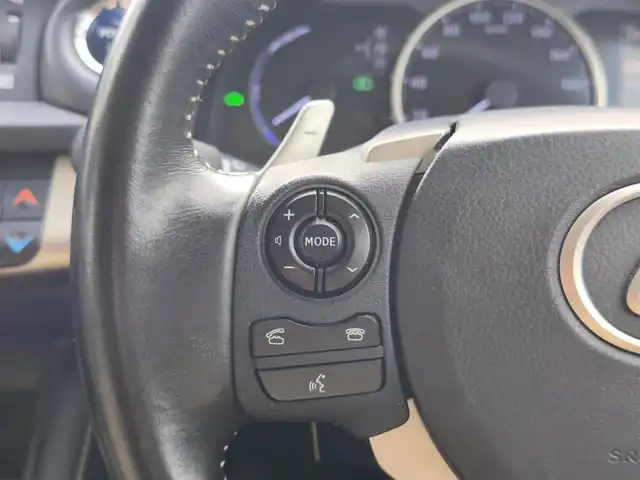 レクサス ＣＴ 200h バージョンC 熊本県 2018(平30)年 11.5万km ソニッククォーツ 純正ナビ/【フルセグTV/Bluetooth/CD/DVD】/バックカメラ/レーダークルーズコントロール/衝突軽減防止装置/コーナーセンサー/レーンキープアシスト/パドルシフト/オートLEDライト/オートハイビーム/ウィンカーミラー/純正16インチAW/前席パワーシート/前席シートヒーター/革巻きステアリング/ステアリングスイッチ/ドライブレコーダー/ETC2.0/純正ドアバイザー/純正フロアマット/横滑り防止装置/ABS/盗難防止装置