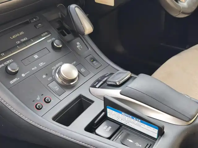 レクサス ＣＴ 200h バージョンC 熊本県 2018(平30)年 11.5万km ソニッククォーツ 純正ナビ/【フルセグTV/Bluetooth/CD/DVD】/バックカメラ/レーダークルーズコントロール/衝突軽減防止装置/コーナーセンサー/レーンキープアシスト/パドルシフト/オートLEDライト/オートハイビーム/ウィンカーミラー/純正16インチAW/前席パワーシート/前席シートヒーター/革巻きステアリング/ステアリングスイッチ/ドライブレコーダー/ETC2.0/純正ドアバイザー/純正フロアマット/横滑り防止装置/ABS/盗難防止装置