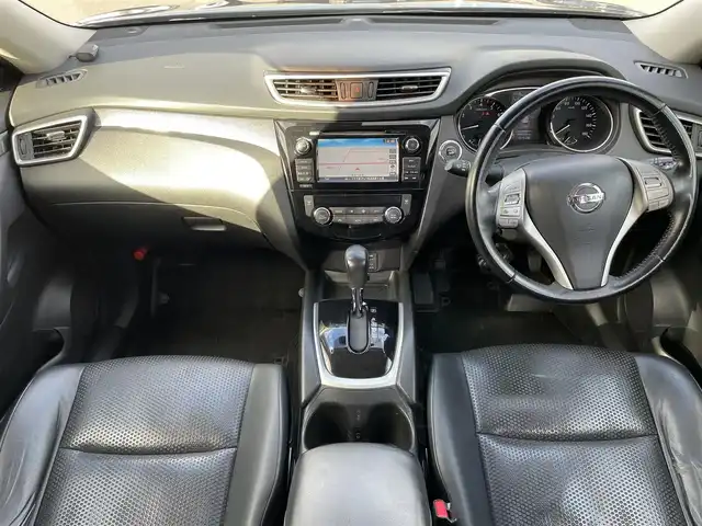 日産 エクストレイル 20X エマージェンシーブレーキ 岡山県 2014(平26)年 14.3万km ダイヤモンドブラック 登録時走行距離：　142585km/４WD/ガラスルーフ/純正ナビ/　(CD/ワンセグTV/AUX)/全方位カメラ/防水シート/衝突被害軽減システム/コーナーセンサー/ビルトインETC/ルーフレール/シートヒーター（D・N席）/ハンズフリーパワーバックドア/防水ラゲッジボード/革巻きステアリング/ステアリングスイッチ/純正ハロゲンヘッドライト/フォグライト/オートライト/プッシュスタート/スマートキー/アイドリングストップ/アドバンスドヒルディセントコントロール/ルーフレール/純正アルミホイール 17インチ/ウインカーミラー/電動格納ミラー/純正フロアマット/横滑防止装置/盗難防止装置