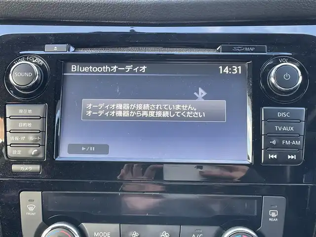 日産 エクストレイル 20X エマージェンシーブレーキ 岡山県 2014(平26)年 14.3万km ダイヤモンドブラック 登録時走行距離：　142585km/４WD/ガラスルーフ/純正ナビ/　(CD/ワンセグTV/AUX)/全方位カメラ/防水シート/衝突被害軽減システム/コーナーセンサー/ビルトインETC/ルーフレール/シートヒーター（D・N席）/ハンズフリーパワーバックドア/防水ラゲッジボード/革巻きステアリング/ステアリングスイッチ/純正ハロゲンヘッドライト/フォグライト/オートライト/プッシュスタート/スマートキー/アイドリングストップ/アドバンスドヒルディセントコントロール/ルーフレール/純正アルミホイール 17インチ/ウインカーミラー/電動格納ミラー/純正フロアマット/横滑防止装置/盗難防止装置