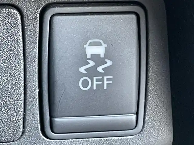 日産 エクストレイル 20X エマージェンシーブレーキ 岡山県 2014(平26)年 14.3万km ダイヤモンドブラック 登録時走行距離：　142585km/４WD/ガラスルーフ/純正ナビ/　(CD/ワンセグTV/AUX)/全方位カメラ/防水シート/衝突被害軽減システム/コーナーセンサー/ビルトインETC/ルーフレール/シートヒーター（D・N席）/ハンズフリーパワーバックドア/防水ラゲッジボード/革巻きステアリング/ステアリングスイッチ/純正ハロゲンヘッドライト/フォグライト/オートライト/プッシュスタート/スマートキー/アイドリングストップ/アドバンスドヒルディセントコントロール/ルーフレール/純正アルミホイール 17インチ/ウインカーミラー/電動格納ミラー/純正フロアマット/横滑防止装置/盗難防止装置