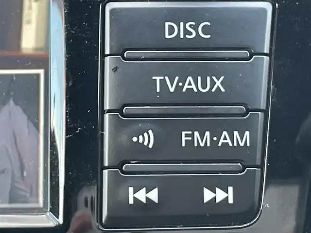 日産 エクストレイル 20X エマージェンシーブレーキ 岡山県 2014(平26)年 14.3万km ダイヤモンドブラック 登録時走行距離：　142585km/４WD/ガラスルーフ/純正ナビ/　(CD/ワンセグTV/AUX)/全方位カメラ/防水シート/衝突被害軽減システム/コーナーセンサー/ビルトインETC/ルーフレール/シートヒーター（D・N席）/ハンズフリーパワーバックドア/防水ラゲッジボード/革巻きステアリング/ステアリングスイッチ/純正ハロゲンヘッドライト/フォグライト/オートライト/プッシュスタート/スマートキー/アイドリングストップ/アドバンスドヒルディセントコントロール/ルーフレール/純正アルミホイール 17インチ/ウインカーミラー/電動格納ミラー/純正フロアマット/横滑防止装置/盗難防止装置