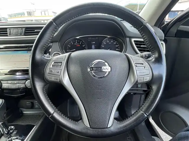 日産 エクストレイル 20X エマージェンシーブレーキ 岡山県 2014(平26)年 14.3万km ダイヤモンドブラック 登録時走行距離：　142585km/４WD/ガラスルーフ/純正ナビ/　(CD/ワンセグTV/AUX)/全方位カメラ/防水シート/衝突被害軽減システム/コーナーセンサー/ビルトインETC/ルーフレール/シートヒーター（D・N席）/ハンズフリーパワーバックドア/防水ラゲッジボード/革巻きステアリング/ステアリングスイッチ/純正ハロゲンヘッドライト/フォグライト/オートライト/プッシュスタート/スマートキー/アイドリングストップ/アドバンスドヒルディセントコントロール/ルーフレール/純正アルミホイール 17インチ/ウインカーミラー/電動格納ミラー/純正フロアマット/横滑防止装置/盗難防止装置