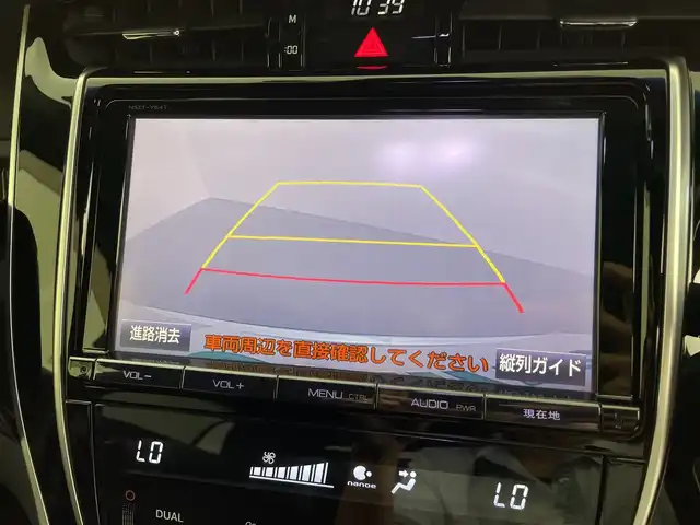 トヨタ ハリアー プレミアム 鹿児島県 2016(平28)年 6.1万km ホワイトパールクリスタルシャイン 純正9インチナビ/(BT/CD/DVD/フルセグTV)/トヨタセーフティセンス/プリクラッシュセーフティ/レーンディパーチャアラート/クルーズコントロール/電動リアゲート/オートマチックハイビーム/前席パワーシート/ハーフレザーシート/バックカメラ/パドルシフト/革巻きステアリング/ステアリングスイッチ/HDMI/社外デジタルインナーミラー/純正LEDヘッドライト/純正18インチアルミホイール/純正フロアマット/保証書/取扱説明書