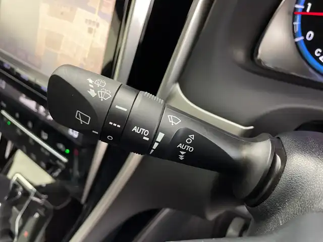 トヨタ ハリアー プレミアム 鹿児島県 2016(平28)年 6.1万km ホワイトパールクリスタルシャイン 純正9インチナビ/(BT/CD/DVD/フルセグTV)/トヨタセーフティセンス/プリクラッシュセーフティ/レーンディパーチャアラート/クルーズコントロール/電動リアゲート/オートマチックハイビーム/前席パワーシート/ハーフレザーシート/バックカメラ/パドルシフト/革巻きステアリング/ステアリングスイッチ/HDMI/社外デジタルインナーミラー/純正LEDヘッドライト/純正18インチアルミホイール/純正フロアマット/保証書/取扱説明書