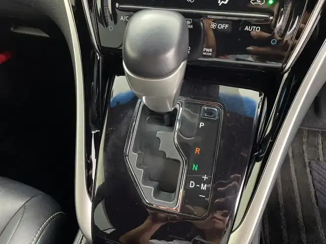 トヨタ ハリアー プレミアム 鹿児島県 2016(平28)年 6.1万km ホワイトパールクリスタルシャイン 純正9インチナビ/(BT/CD/DVD/フルセグTV)/トヨタセーフティセンス/プリクラッシュセーフティ/レーンディパーチャアラート/クルーズコントロール/電動リアゲート/オートマチックハイビーム/前席パワーシート/ハーフレザーシート/バックカメラ/パドルシフト/革巻きステアリング/ステアリングスイッチ/HDMI/社外デジタルインナーミラー/純正LEDヘッドライト/純正18インチアルミホイール/純正フロアマット/保証書/取扱説明書