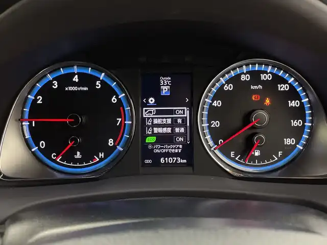 トヨタ ハリアー プレミアム 鹿児島県 2016(平28)年 6.1万km ホワイトパールクリスタルシャイン 純正9インチナビ/(BT/CD/DVD/フルセグTV)/トヨタセーフティセンス/プリクラッシュセーフティ/レーンディパーチャアラート/クルーズコントロール/電動リアゲート/オートマチックハイビーム/前席パワーシート/ハーフレザーシート/バックカメラ/パドルシフト/革巻きステアリング/ステアリングスイッチ/HDMI/社外デジタルインナーミラー/純正LEDヘッドライト/純正18インチアルミホイール/純正フロアマット/保証書/取扱説明書