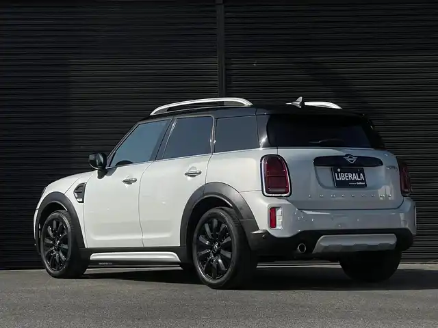 ＭＩＮＩ ＢＭＷ ミニ クロスオーバー クーパー D 山梨県 2020(令2)年 3.7万km ホワイト・シルバー 純正ナビ(BT/USB/AM/FM)/バックカメラ/社外地デジチューナー(RUE-T500)/インテリジェントセーフティ/歩行者警告（昼間）/ACC/パーキングアシスト/HUD/パワーバックドア/横滑り防止装置/クリアランスソナー/前後ドライブレコーダー/アイドリングストップ/ミラー型ETC/タイヤ空気圧警告システム/革巻きステアリング/ステアリングスイッチ/純正フロアマット/LEDヘッドライト/前後フォグランプ/オートワイパー/スマートキー2本/保証書/取扱説明書