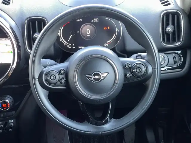 ＭＩＮＩ ＢＭＷ ミニ クロスオーバー クーパー D 山梨県 2020(令2)年 3.7万km ホワイト・シルバー 純正ナビ(BT/USB/AM/FM)/バックカメラ/社外地デジチューナー(RUE-T500)/インテリジェントセーフティ/歩行者警告（昼間）/ACC/パーキングアシスト/HUD/パワーバックドア/横滑り防止装置/クリアランスソナー/前後ドライブレコーダー/アイドリングストップ/ミラー型ETC/タイヤ空気圧警告システム/革巻きステアリング/ステアリングスイッチ/純正フロアマット/LEDヘッドライト/前後フォグランプ/オートワイパー/スマートキー2本/保証書/取扱説明書