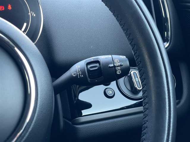 ＭＩＮＩ ＢＭＷ ミニ クロスオーバー クーパー D 山梨県 2020(令2)年 3.7万km ホワイト・シルバー 純正ナビ(BT/USB/AM/FM)/バックカメラ/社外地デジチューナー(RUE-T500)/インテリジェントセーフティ/歩行者警告（昼間）/ACC/パーキングアシスト/HUD/パワーバックドア/横滑り防止装置/クリアランスソナー/前後ドライブレコーダー/アイドリングストップ/ミラー型ETC/タイヤ空気圧警告システム/革巻きステアリング/ステアリングスイッチ/純正フロアマット/LEDヘッドライト/前後フォグランプ/オートワイパー/スマートキー2本/保証書/取扱説明書