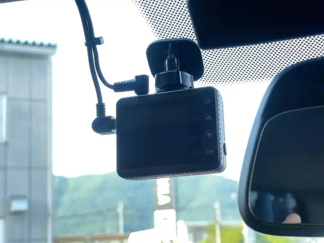 ＭＩＮＩ ＢＭＷ ミニ クロスオーバー クーパー D 山梨県 2020(令2)年 3.7万km ホワイト・シルバー 純正ナビ(BT/USB/AM/FM)/バックカメラ/社外地デジチューナー(RUE-T500)/インテリジェントセーフティ/歩行者警告（昼間）/ACC/パーキングアシスト/HUD/パワーバックドア/横滑り防止装置/クリアランスソナー/前後ドライブレコーダー/アイドリングストップ/ミラー型ETC/タイヤ空気圧警告システム/革巻きステアリング/ステアリングスイッチ/純正フロアマット/LEDヘッドライト/前後フォグランプ/オートワイパー/スマートキー2本/保証書/取扱説明書