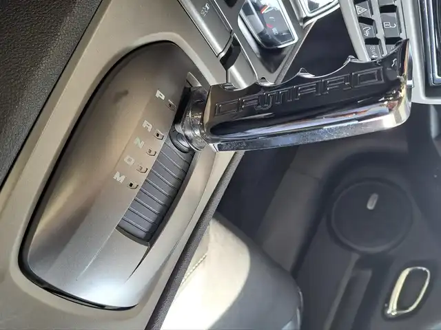 シボレー カマロ LT RS 大阪府 2010(平22)年 11.4万km 黒 /正規ディーラー車//黒革シート//サンルーフ//ラルグス車高調//大型リアウィング//カロッツェリアディスプレイオーディオ(FH-9200DVD)/・BT・CD・DVD・FM・AM//gorillaナビ(NV-SB541DT)/・ワンセグTV//ETC//BOSTON PREMIUM AUDIO//イルミネーションスカッフプレート//社外22インチアルミホイール//シートヒーター//ブレンボキャリパーカバー//保証書//取扱説明書//スペアキー