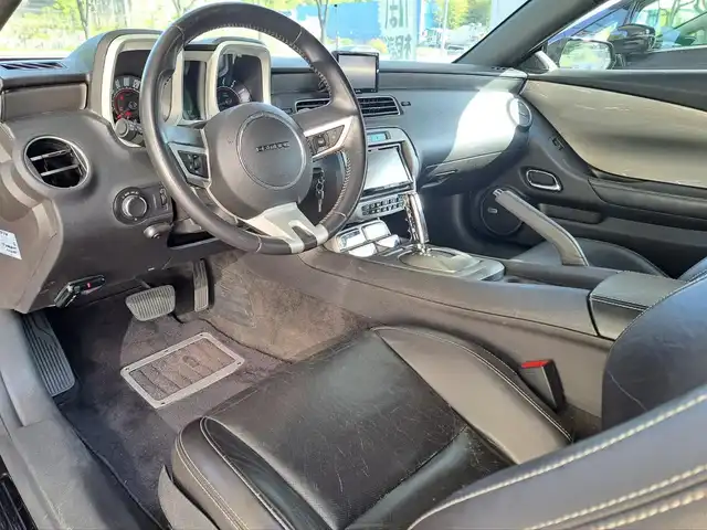 シボレー カマロ LT RS 大阪府 2010(平22)年 11.4万km 黒 /正規ディーラー車//黒革シート//サンルーフ//ラルグス車高調//大型リアウィング//カロッツェリアディスプレイオーディオ(FH-9200DVD)/・BT・CD・DVD・FM・AM//gorillaナビ(NV-SB541DT)/・ワンセグTV//ETC//BOSTON PREMIUM AUDIO//イルミネーションスカッフプレート//社外22インチアルミホイール//シートヒーター//ブレンボキャリパーカバー//保証書//取扱説明書//スペアキー