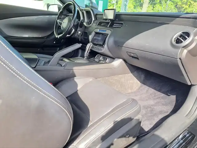 シボレー カマロ LT RS 大阪府 2010(平22)年 11.4万km 黒 /正規ディーラー車//黒革シート//サンルーフ//ラルグス車高調//大型リアウィング//カロッツェリアディスプレイオーディオ(FH-9200DVD)/・BT・CD・DVD・FM・AM//gorillaナビ(NV-SB541DT)/・ワンセグTV//ETC//BOSTON PREMIUM AUDIO//イルミネーションスカッフプレート//社外22インチアルミホイール//シートヒーター//ブレンボキャリパーカバー//保証書//取扱説明書//スペアキー