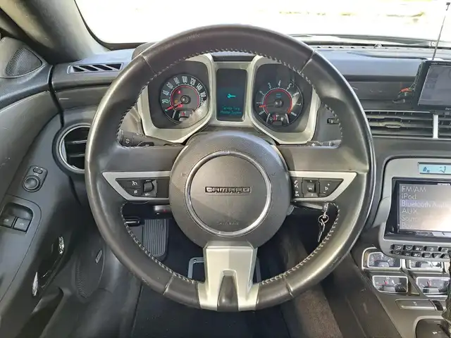 シボレー カマロ LT RS 大阪府 2010(平22)年 11.4万km 黒 /正規ディーラー車//黒革シート//サンルーフ//ラルグス車高調//大型リアウィング//カロッツェリアディスプレイオーディオ(FH-9200DVD)/・BT・CD・DVD・FM・AM//gorillaナビ(NV-SB541DT)/・ワンセグTV//ETC//BOSTON PREMIUM AUDIO//イルミネーションスカッフプレート//社外22インチアルミホイール//シートヒーター//ブレンボキャリパーカバー//保証書//取扱説明書//スペアキー