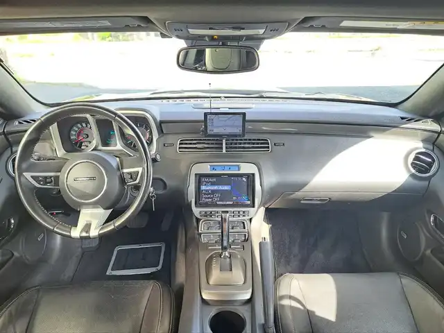 シボレー カマロ LT RS 大阪府 2010(平22)年 11.4万km 黒 /正規ディーラー車//黒革シート//サンルーフ//ラルグス車高調//大型リアウィング//カロッツェリアディスプレイオーディオ(FH-9200DVD)/・BT・CD・DVD・FM・AM//gorillaナビ(NV-SB541DT)/・ワンセグTV//ETC//BOSTON PREMIUM AUDIO//イルミネーションスカッフプレート//社外22インチアルミホイール//シートヒーター//ブレンボキャリパーカバー//保証書//取扱説明書//スペアキー