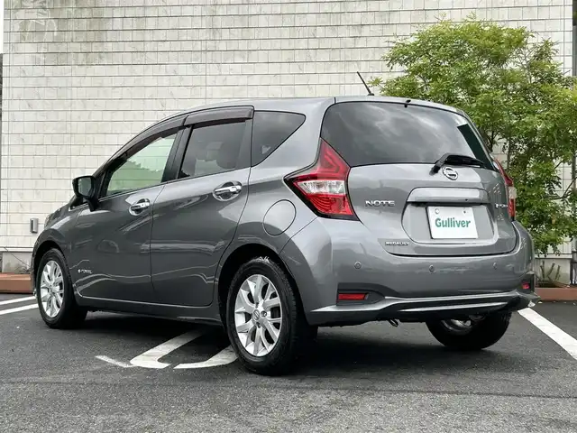 日産 ノート e－パワー メダリスト 愛媛県 2017(平29)年 3.5万km ガンＭ 純正ナビ　フルセグＴＶ　Ｂｌｕｅｔｏｏｔｈ　ＤＶＤ　デジタルインナーミラー　アラウンドビューモニタ　エマージェンシーブレーキ　ハーフレザーシート　ＥＴＣ　ドライブレコーダー　ＬＥＤ　前後コーナーセンサー