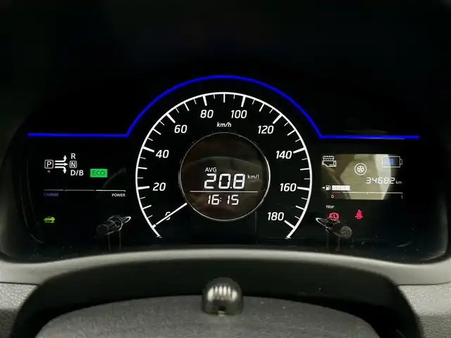 日産 ノート e－パワー メダリスト 愛媛県 2017(平29)年 3.5万km ガンＭ 純正ナビ　フルセグＴＶ　Ｂｌｕｅｔｏｏｔｈ　ＤＶＤ　デジタルインナーミラー　アラウンドビューモニタ　エマージェンシーブレーキ　ハーフレザーシート　ＥＴＣ　ドライブレコーダー　ＬＥＤ　前後コーナーセンサー