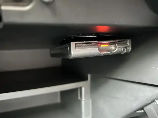 日産 ノート e－パワー メダリスト 愛媛県 2017(平29)年 3.5万km ガンＭ 純正ナビ　フルセグＴＶ　Ｂｌｕｅｔｏｏｔｈ　ＤＶＤ　デジタルインナーミラー　アラウンドビューモニタ　エマージェンシーブレーキ　ハーフレザーシート　ＥＴＣ　ドライブレコーダー　ＬＥＤ　前後コーナーセンサー