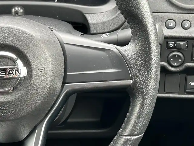 日産 ノート e－パワー メダリスト 愛媛県 2017(平29)年 3.5万km ガンＭ 純正ナビ　フルセグＴＶ　Ｂｌｕｅｔｏｏｔｈ　ＤＶＤ　デジタルインナーミラー　アラウンドビューモニタ　エマージェンシーブレーキ　ハーフレザーシート　ＥＴＣ　ドライブレコーダー　ＬＥＤ　前後コーナーセンサー