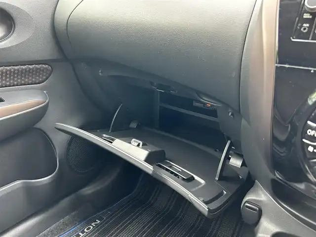 日産 ノート e－パワー メダリスト 愛媛県 2017(平29)年 3.5万km ガンＭ 純正ナビ　フルセグＴＶ　Ｂｌｕｅｔｏｏｔｈ　ＤＶＤ　デジタルインナーミラー　アラウンドビューモニタ　エマージェンシーブレーキ　ハーフレザーシート　ＥＴＣ　ドライブレコーダー　ＬＥＤ　前後コーナーセンサー