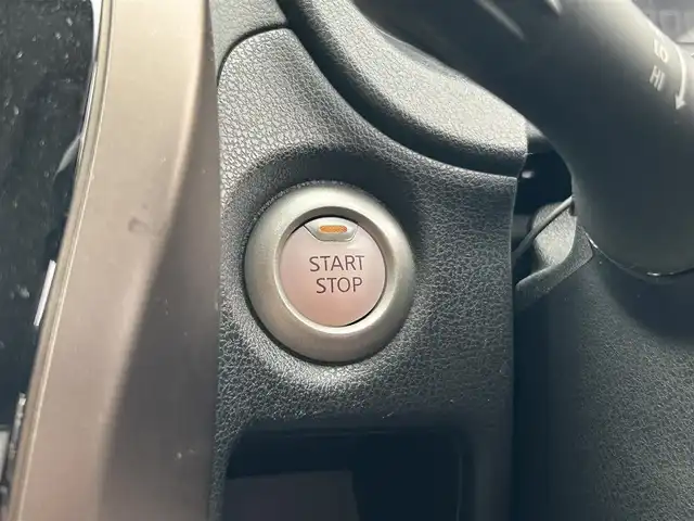 日産 ノート e－パワー メダリスト 愛媛県 2017(平29)年 3.5万km ガンＭ 純正ナビ　フルセグＴＶ　Ｂｌｕｅｔｏｏｔｈ　ＤＶＤ　デジタルインナーミラー　アラウンドビューモニタ　エマージェンシーブレーキ　ハーフレザーシート　ＥＴＣ　ドライブレコーダー　ＬＥＤ　前後コーナーセンサー