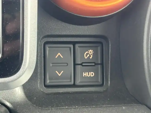スズキ スペーシア ギア HYBRID XZ 愛知県 2019(平31)年 1.1万km ピュアホワイトP 純正8インチナビ　/（フルセグ／ＢＴ／ＣＤ／ＤＶＤ）　/全方位モニター　/衝突軽減システム　/コーナーセンサー　/レーンキープアシスト　/両側パワースライドドア　/ヘッドアップディスプレイ　/前席シートヒーター　/後席サンシェード　/ドライブレコーダー　/ETC　/スペアキー
