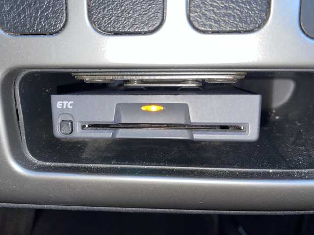 ホンダ ステップワゴン G HIDエディション 山梨県 2004(平16)年 12.7万km サテンシルバーメタリック ＤＶＤナビ/ＥＴＣ/片側パワースライドドア/パワーウインドウ/パワーステアリング/リモコンキー/スペアキー/バックカメラ/ＣＤチェンジャー/ＭＤチェンジャー/３列シート/ベンチシート/盗難防止装置