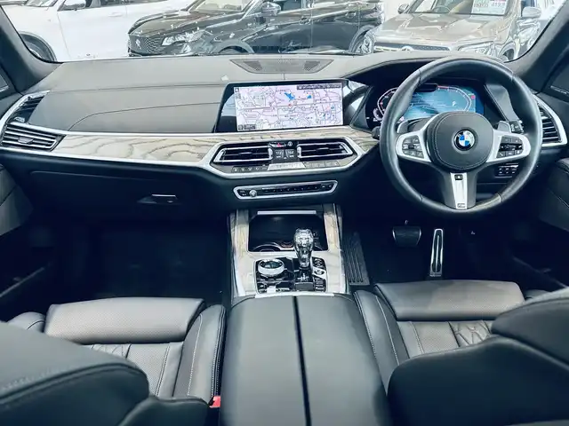 ＢＭＷ Ｘ７ xDrive35d Mスポーツ 大阪府 2019(令1)年 1.7万km 黒 イノベーションP/リアエンターテイメント/サンルーフ/HUD/ハーマンカードン/黒革/メモリ付きパワーシート/エアシートヒーター/ACC/純正ナビ/TV/360度カメラ/applecarplay/純正22インチAW/LEDヘッドライト/電動リアゲート/電動格納サードシート/ワイヤレス充電/ブラインドスポット/ディスプレイキー