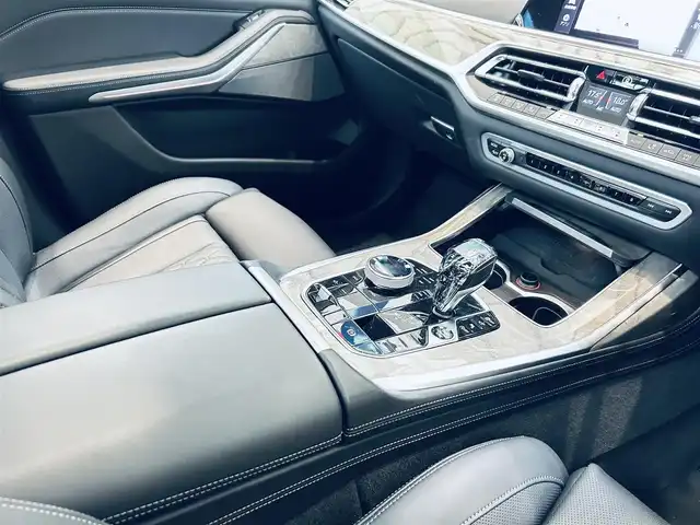 ＢＭＷ Ｘ７ xDrive35d Mスポーツ 大阪府 2019(令1)年 1.7万km 黒 イノベーションP/リアエンターテイメント/サンルーフ/HUD/ハーマンカードン/黒革/メモリ付きパワーシート/エアシートヒーター/ACC/純正ナビ/TV/360度カメラ/applecarplay/純正22インチAW/LEDヘッドライト/電動リアゲート/電動格納サードシート/ワイヤレス充電/ブラインドスポット/ディスプレイキー