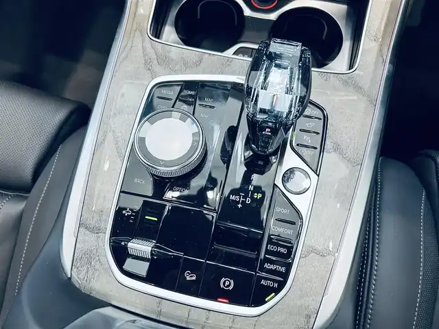 ＢＭＷ Ｘ７ xDrive35d Mスポーツ 大阪府 2019(令1)年 1.7万km 黒 イノベーションP/リアエンターテイメント/サンルーフ/HUD/ハーマンカードン/黒革/メモリ付きパワーシート/エアシートヒーター/ACC/純正ナビ/TV/360度カメラ/applecarplay/純正22インチAW/LEDヘッドライト/電動リアゲート/電動格納サードシート/ワイヤレス充電/ブラインドスポット/ディスプレイキー