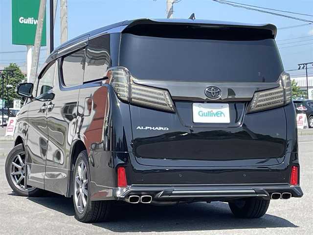 トヨタ アルファード S Cパッケージ 道央・札幌 2018(平30)年 7.6万km ブラック ４WD/社外メモリーナビ/CD/DVD/BT/フルセグ/社外フリップダウンモニター/トヨタセーフティセンス/プリクラッシュセーフティ/横滑り防止装置/レーダークルーズコントロール/レーンキープアシスト/クリアランスソナー/パーキングサポートブレーキ/ロードサインアシスト/バックカメラ/ビルトインETC/デジタルインナーミラー/アイドリングストップ/ECOMODE/両側パワースライドドア/パワーバックドア/前席/２列目パワーシート/D席メモリーシート/前席シートヒーター/前席エアシート/レザーシート/革巻きウッドコンビステアリング/ステアリングリモコン/ハンドルヒーター/AC100V/電動パーキング/ブレーキホールド/MTモード付AT/プッシュスタート/スマートキー/純正リモートスタート/LEDヘッドライト/オートライト/オートハイビーム/フォグランプ/電動格納ミラー/ウィンカーミラー/社外フロアマット/ドアバイザー/スペアキー/TRDエアロ/社外テールランプ