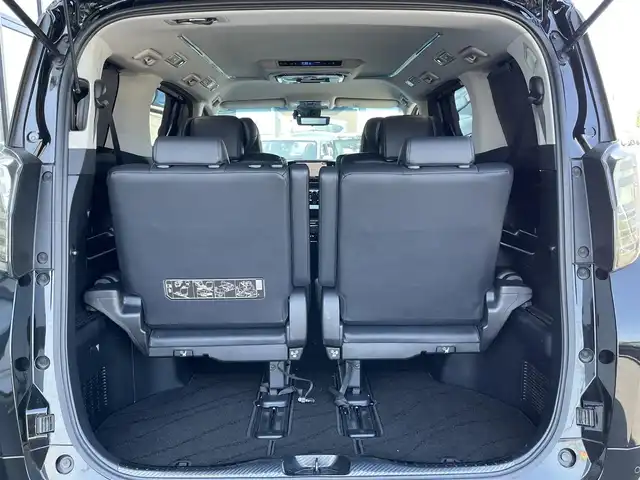 トヨタ アルファード S Cパッケージ 道央・札幌 2018(平30)年 7.6万km ブラック ４WD/社外メモリーナビ/CD/DVD/BT/フルセグ/社外フリップダウンモニター/トヨタセーフティセンス/プリクラッシュセーフティ/横滑り防止装置/レーダークルーズコントロール/レーンキープアシスト/クリアランスソナー/パーキングサポートブレーキ/ロードサインアシスト/バックカメラ/ビルトインETC/デジタルインナーミラー/アイドリングストップ/ECOMODE/両側パワースライドドア/パワーバックドア/前席/２列目パワーシート/D席メモリーシート/前席シートヒーター/前席エアシート/レザーシート/革巻きウッドコンビステアリング/ステアリングリモコン/ハンドルヒーター/AC100V/電動パーキング/ブレーキホールド/MTモード付AT/プッシュスタート/スマートキー/純正リモートスタート/LEDヘッドライト/オートライト/オートハイビーム/フォグランプ/電動格納ミラー/ウィンカーミラー/社外フロアマット/ドアバイザー/スペアキー/TRDエアロ/社外テールランプ
