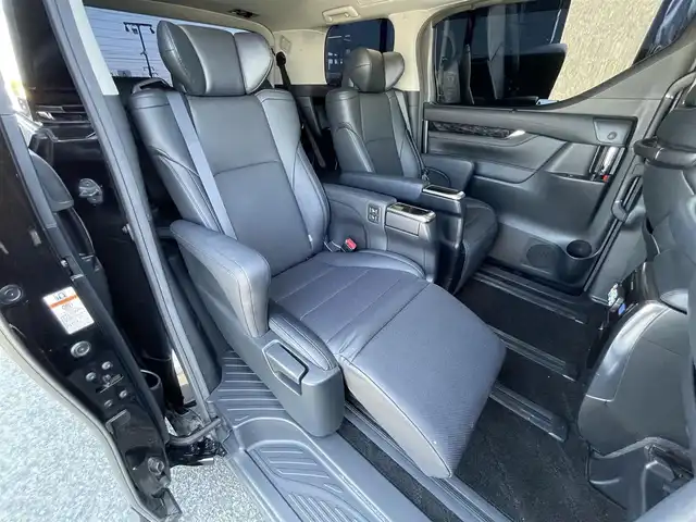 トヨタ アルファード S Cパッケージ 道央・札幌 2018(平30)年 7.6万km ブラック ４WD/社外メモリーナビ/CD/DVD/BT/フルセグ/社外フリップダウンモニター/トヨタセーフティセンス/プリクラッシュセーフティ/横滑り防止装置/レーダークルーズコントロール/レーンキープアシスト/クリアランスソナー/パーキングサポートブレーキ/ロードサインアシスト/バックカメラ/ビルトインETC/デジタルインナーミラー/アイドリングストップ/ECOMODE/両側パワースライドドア/パワーバックドア/前席/２列目パワーシート/D席メモリーシート/前席シートヒーター/前席エアシート/レザーシート/革巻きウッドコンビステアリング/ステアリングリモコン/ハンドルヒーター/AC100V/電動パーキング/ブレーキホールド/MTモード付AT/プッシュスタート/スマートキー/純正リモートスタート/LEDヘッドライト/オートライト/オートハイビーム/フォグランプ/電動格納ミラー/ウィンカーミラー/社外フロアマット/ドアバイザー/スペアキー/TRDエアロ/社外テールランプ