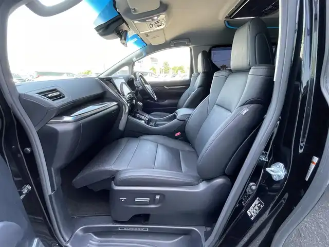 トヨタ アルファード S Cパッケージ 道央・札幌 2018(平30)年 7.6万km ブラック ４WD/社外メモリーナビ/CD/DVD/BT/フルセグ/社外フリップダウンモニター/トヨタセーフティセンス/プリクラッシュセーフティ/横滑り防止装置/レーダークルーズコントロール/レーンキープアシスト/クリアランスソナー/パーキングサポートブレーキ/ロードサインアシスト/バックカメラ/ビルトインETC/デジタルインナーミラー/アイドリングストップ/ECOMODE/両側パワースライドドア/パワーバックドア/前席/２列目パワーシート/D席メモリーシート/前席シートヒーター/前席エアシート/レザーシート/革巻きウッドコンビステアリング/ステアリングリモコン/ハンドルヒーター/AC100V/電動パーキング/ブレーキホールド/MTモード付AT/プッシュスタート/スマートキー/純正リモートスタート/LEDヘッドライト/オートライト/オートハイビーム/フォグランプ/電動格納ミラー/ウィンカーミラー/社外フロアマット/ドアバイザー/スペアキー/TRDエアロ/社外テールランプ