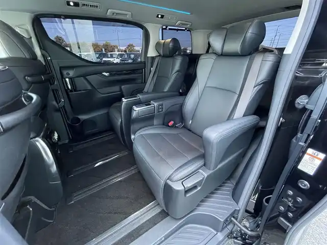 トヨタ アルファード S Cパッケージ 道央・札幌 2018(平30)年 7.6万km ブラック ４WD/社外メモリーナビ/CD/DVD/BT/フルセグ/社外フリップダウンモニター/トヨタセーフティセンス/プリクラッシュセーフティ/横滑り防止装置/レーダークルーズコントロール/レーンキープアシスト/クリアランスソナー/パーキングサポートブレーキ/ロードサインアシスト/バックカメラ/ビルトインETC/デジタルインナーミラー/アイドリングストップ/ECOMODE/両側パワースライドドア/パワーバックドア/前席/２列目パワーシート/D席メモリーシート/前席シートヒーター/前席エアシート/レザーシート/革巻きウッドコンビステアリング/ステアリングリモコン/ハンドルヒーター/AC100V/電動パーキング/ブレーキホールド/MTモード付AT/プッシュスタート/スマートキー/純正リモートスタート/LEDヘッドライト/オートライト/オートハイビーム/フォグランプ/電動格納ミラー/ウィンカーミラー/社外フロアマット/ドアバイザー/スペアキー/TRDエアロ/社外テールランプ