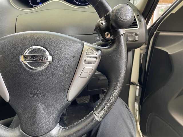 日産 セレナ ハイウェイS G Sハイブリッド 岩手県 2013(平25)年 8.1万km ブリリアントホワイトパール 福祉車両/手動運転装置（APドライブ）/カロッツェリアフリップダウンモニター/カロッツェリアナビ/横滑り防止装置/後席オートエアコン/両側パワースライドドア/ロールサンシェード/クルーズコントロール/アイドリングストップ/ETC/ドライブレコーダー/バックカメラ/純正16インチアルミホイール
