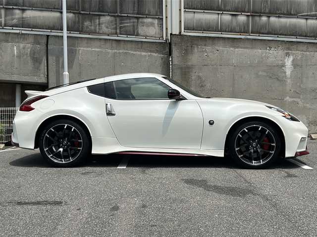 日産 フェアレディ Ｚ ニスモ 愛知県 2019(令1)年 1.7万km ブリリアントホワイトパール nismo専用エアロ/BOSEプレミアムサウンド/純正メーカーHDDナビ/フルセグTV・Bluetooth・CD・DVD・AM・FM・AUX/バックカメラ/純正レカロハーフレザーシート/nismoマフラー/レッドブレーキキャリパー/nismoカーボンキッキングプレート/HIDヘッドライト/純正19インチAW/ビルトインETC/センターコンソール/USBポート/ステアリングスイッチ/スマートキー/プッシュスタート/nismoフロアマット/電動格納ミラー/取扱説明書/保証書/スペアスマートキー