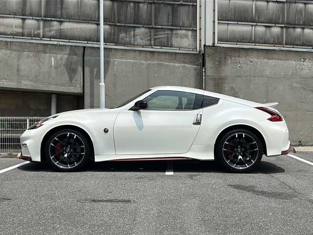 日産 フェアレディ Ｚ ニスモ 愛知県 2019(令1)年 1.7万km ブリリアントホワイトパール nismo専用エアロ/BOSEプレミアムサウンド/純正メーカーHDDナビ/フルセグTV・Bluetooth・CD・DVD・AM・FM・AUX/バックカメラ/純正レカロハーフレザーシート/nismoマフラー/レッドブレーキキャリパー/nismoカーボンキッキングプレート/HIDヘッドライト/純正19インチAW/ビルトインETC/センターコンソール/USBポート/ステアリングスイッチ/スマートキー/プッシュスタート/nismoフロアマット/電動格納ミラー/取扱説明書/保証書/スペアスマートキー