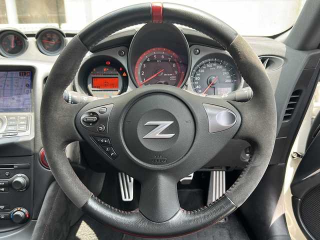 日産 フェアレディ Ｚ ニスモ 愛知県 2019(令1)年 1.7万km ブリリアントホワイトパール nismo専用エアロ/BOSEプレミアムサウンド/純正メーカーHDDナビ/フルセグTV・Bluetooth・CD・DVD・AM・FM・AUX/バックカメラ/純正レカロハーフレザーシート/nismoマフラー/レッドブレーキキャリパー/nismoカーボンキッキングプレート/HIDヘッドライト/純正19インチAW/ビルトインETC/センターコンソール/USBポート/ステアリングスイッチ/スマートキー/プッシュスタート/nismoフロアマット/電動格納ミラー/取扱説明書/保証書/スペアスマートキー