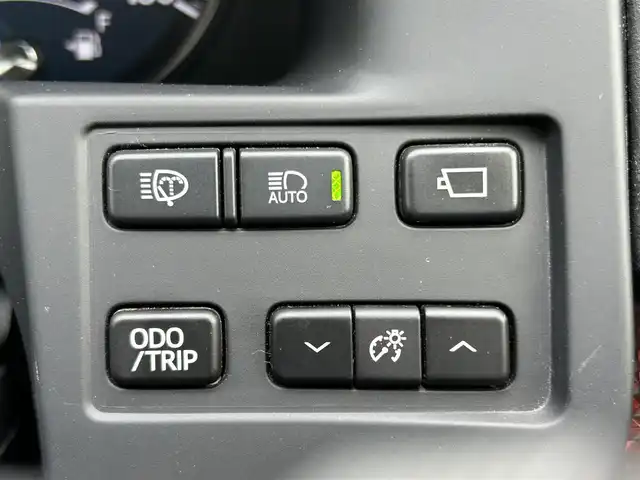 トヨタ クラウン ハイブリッド ロイヤルサルーンG 長野県 2017(平29)年 15.8万km シルバー 　サンルーフ/　リアサンシェード/　イージークローザー/　全方位カメラ/　メモリ付きパワーシート/　シートヒーター/　ACC/　BSM/　LKA/　電動格納ミラー/　ビルトインETC/　オートライト/オートマチックハイビーム/　純正SDナビ（AM/FA/BT/TV/USB）