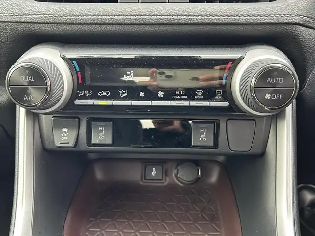 トヨタ ＲＡＶ４ ハイブリットG 茨城県 2021(令3)年 3.2万km アティチュードブラックマイカ ワンオーナー/サンルーフ/純正ディスプレイオーディオ＆ナビ機能有/(地デジTV・BT・ラジオ再生)/レーダークルーズコントロール/レーンアシスト/衝突軽減ブレーキ/コーナーセンサー/電動リアゲート/オートライト/LEDヘッドライト/社外17inアルミホイール/フロアマット/スマートキー/取扱説明書/保証書