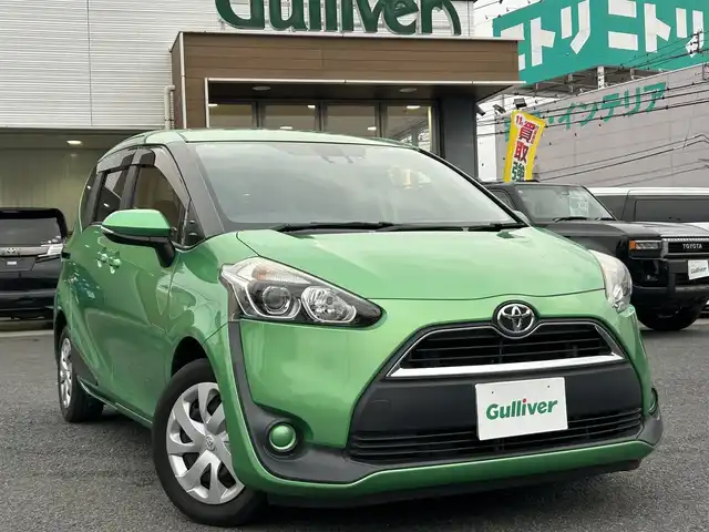 トヨタ シエンタ G 埼玉県 2017(平29)年 5.5万km グリーンマイカM 純正ナビ（Ｂｌｕｅｔｏｏｔｈ、ＣＤ、ＤＶＤ、ＴＶ）/バックカメラ/ＥＴＣ/前後ドラレコ/ワンオーナー/スペアキー１本/両側パワスラ/純正フロアマット/保証書/取扱説明書/ナビ取扱説明書/スマートキー/三列シート/オートライト/横滑り防止装置/レーンキープアシスト/衝突被害軽減システム