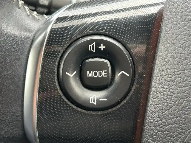 トヨタ シエンタ G 埼玉県 2017(平29)年 5.5万km グリーンマイカM 純正ナビ（Ｂｌｕｅｔｏｏｔｈ、ＣＤ、ＤＶＤ、ＴＶ）/バックカメラ/ＥＴＣ/前後ドラレコ/ワンオーナー/スペアキー１本/両側パワスラ/純正フロアマット/保証書/取扱説明書/ナビ取扱説明書/スマートキー/三列シート/オートライト/横滑り防止装置/レーンキープアシスト/衝突被害軽減システム