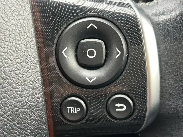 トヨタ シエンタ G 埼玉県 2017(平29)年 5.5万km グリーンマイカM 純正ナビ（Ｂｌｕｅｔｏｏｔｈ、ＣＤ、ＤＶＤ、ＴＶ）/バックカメラ/ＥＴＣ/前後ドラレコ/ワンオーナー/スペアキー１本/両側パワスラ/純正フロアマット/保証書/取扱説明書/ナビ取扱説明書/スマートキー/三列シート/オートライト/横滑り防止装置/レーンキープアシスト/衝突被害軽減システム