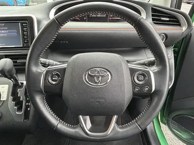 トヨタ シエンタ G 埼玉県 2017(平29)年 5.5万km グリーンマイカM 純正ナビ（Ｂｌｕｅｔｏｏｔｈ、ＣＤ、ＤＶＤ、ＴＶ）/バックカメラ/ＥＴＣ/前後ドラレコ/ワンオーナー/スペアキー１本/両側パワスラ/純正フロアマット/保証書/取扱説明書/ナビ取扱説明書/スマートキー/三列シート/オートライト/横滑り防止装置/レーンキープアシスト/衝突被害軽減システム