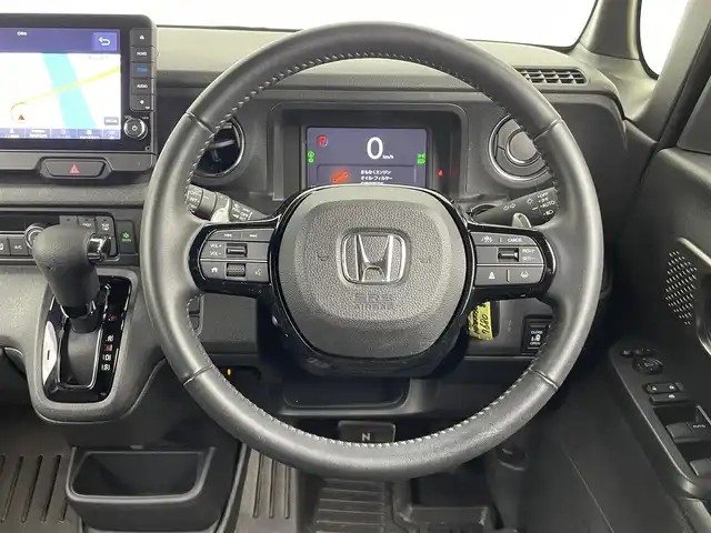 ホンダ Ｎ ＢＯＸ カスタム ターボ 大分県 2024(令6)年 2.2万km ミッドナイトブルービームM ホンダセンシング搭載/・衝突軽減ブレーキ/・先行車発進お知らせ機能/・歩行者事故低減ステアリング/・路外逸脱抑制制御機能/・標識認識機能/・渋滞追従機能付アダプティブクルーズコントロール/・車線維持支援システム/・誤発進抑制機能/・後方誤発進抑制機能/・近距離衝突軽減ブレーキ/・急アクセル抑制機能/・パーキングセンサーシステム/・オートハイビーム/マルチビューカメラシステム/純正9型ナビ　型式：LXU-242NBi/・フルセグTV、CD/DVD、BT対応、USB/・AppleCarPlay、AndroidAuto/ステアリングスイッチ/両側電動スライドドア/前後ドライブレコーダー　型式:DRH-229ND/ETC/ハーフレザーシート/・前席シートヒーター/パドルシフト/電動格納ミラー/純正フロアマット/オートライト/LEDヘッドライト/純正15インチアルミホイール/保証書、取説