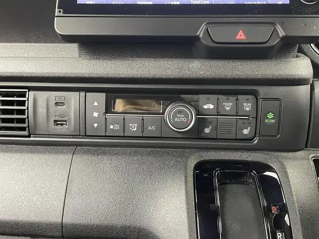 ホンダ Ｎ ＢＯＸ カスタム ターボ 大分県 2024(令6)年 2.2万km ミッドナイトブルービームM ホンダセンシング搭載/・衝突軽減ブレーキ/・先行車発進お知らせ機能/・歩行者事故低減ステアリング/・路外逸脱抑制制御機能/・標識認識機能/・渋滞追従機能付アダプティブクルーズコントロール/・車線維持支援システム/・誤発進抑制機能/・後方誤発進抑制機能/・近距離衝突軽減ブレーキ/・急アクセル抑制機能/・パーキングセンサーシステム/・オートハイビーム/マルチビューカメラシステム/純正9型ナビ　型式：LXU-242NBi/・フルセグTV、CD/DVD、BT対応、USB/・AppleCarPlay、AndroidAuto/ステアリングスイッチ/両側電動スライドドア/前後ドライブレコーダー　型式:DRH-229ND/ETC/ハーフレザーシート/・前席シートヒーター/パドルシフト/電動格納ミラー/純正フロアマット/オートライト/LEDヘッドライト/純正15インチアルミホイール/保証書、取説