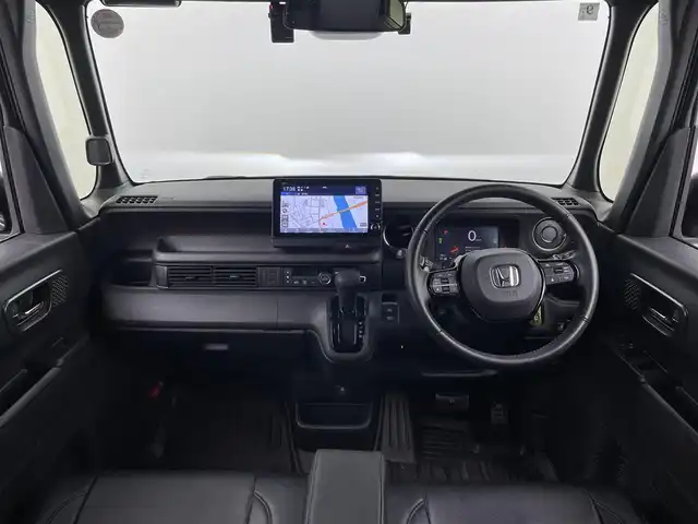 ホンダ Ｎ ＢＯＸ カスタム ターボ 大分県 2024(令6)年 2.2万km ミッドナイトブルービームM ホンダセンシング搭載/・衝突軽減ブレーキ/・先行車発進お知らせ機能/・歩行者事故低減ステアリング/・路外逸脱抑制制御機能/・標識認識機能/・渋滞追従機能付アダプティブクルーズコントロール/・車線維持支援システム/・誤発進抑制機能/・後方誤発進抑制機能/・近距離衝突軽減ブレーキ/・急アクセル抑制機能/・パーキングセンサーシステム/・オートハイビーム/マルチビューカメラシステム/純正9型ナビ　型式：LXU-242NBi/・フルセグTV、CD/DVD、BT対応、USB/・AppleCarPlay、AndroidAuto/ステアリングスイッチ/両側電動スライドドア/前後ドライブレコーダー　型式:DRH-229ND/ETC/ハーフレザーシート/・前席シートヒーター/パドルシフト/電動格納ミラー/純正フロアマット/オートライト/LEDヘッドライト/純正15インチアルミホイール/保証書、取説